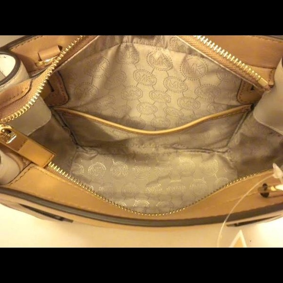 Mk purse like new - Picture 5 of 5